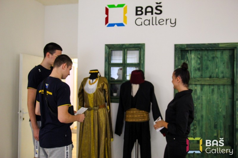 Bas gallery