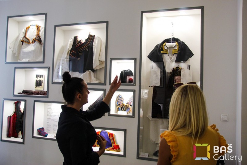Bas gallery