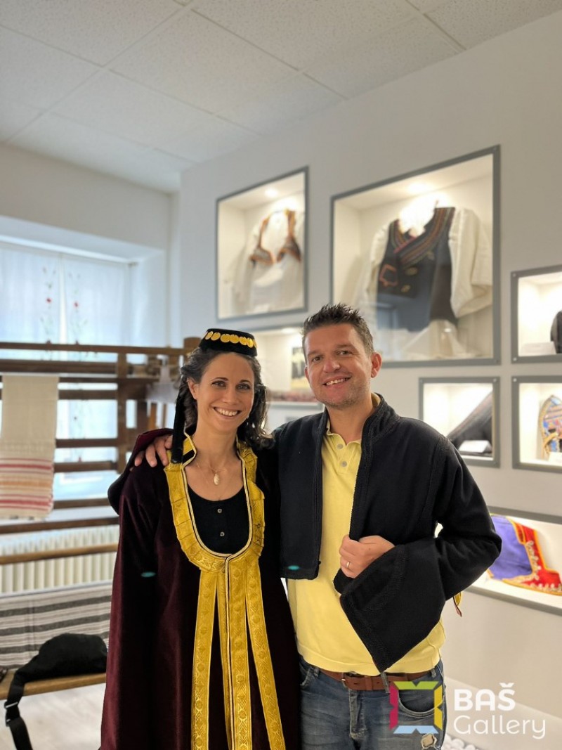 Bas gallery