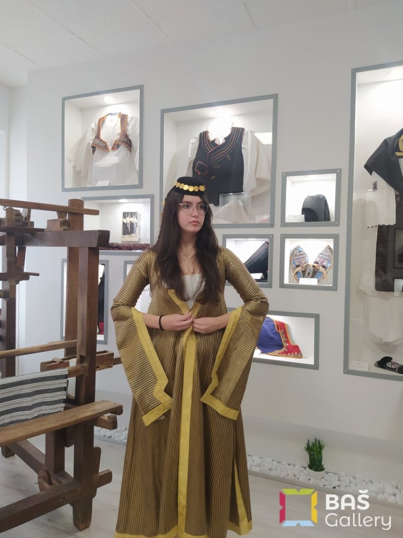 Bas gallery