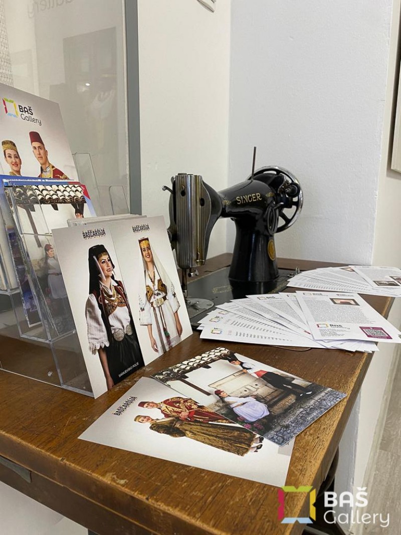 Bas gallery