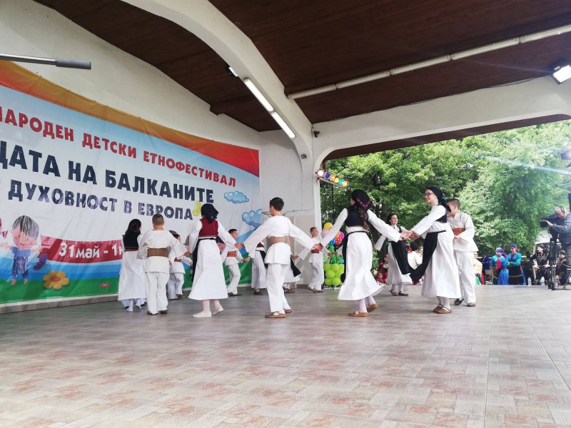 CHILDREN'S FOLKLORE ENSEMBLE WON 3rd PLACE AT FESTIVAL IN BULGARIA