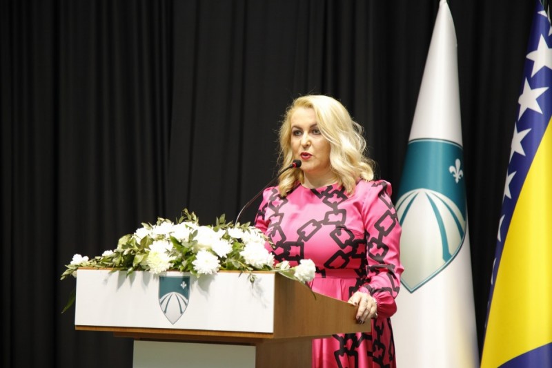 Povelja sa grbom Općine Stari Grad uručena KUD Baščaršija na svečanoj sjednici Općine Stari Grad