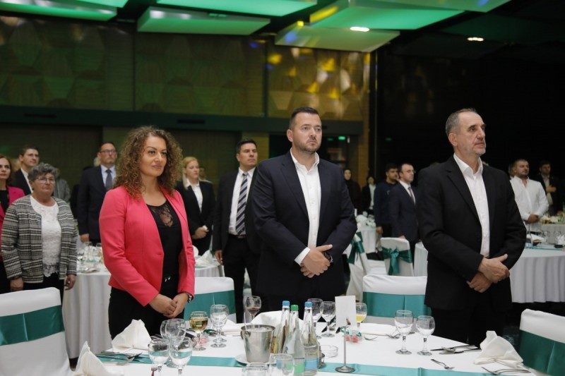 Povelja sa grbom Općine Stari Grad uručena KUD Baščaršija na svečanoj sjednici Općine Stari Grad