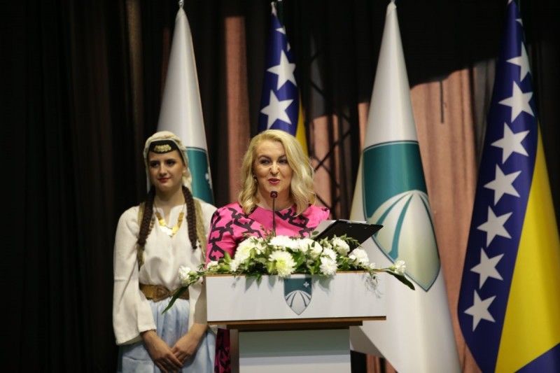 Povelja sa grbom Općine Stari Grad uručena KUD Baščaršija na svečanoj sjednici Općine Stari Grad